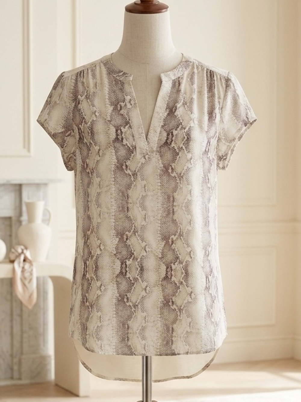 Babaton| Aritzia| Snake Print Silk V-neck Blouse in Cream and Greys Sz XS